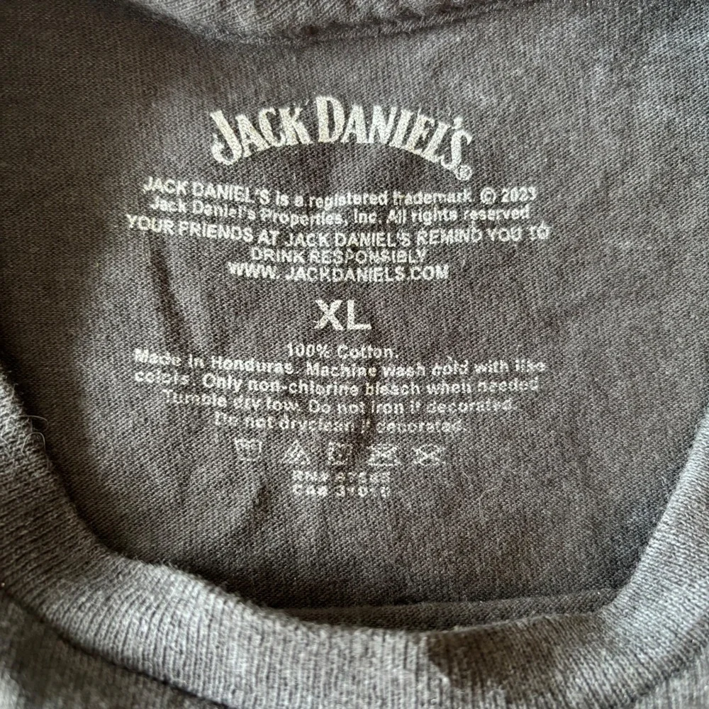 Lot of 2 Budweiser and Jack Daniels T-Shirts Mens XL Cream Black Distressed - Picture 8 of 12